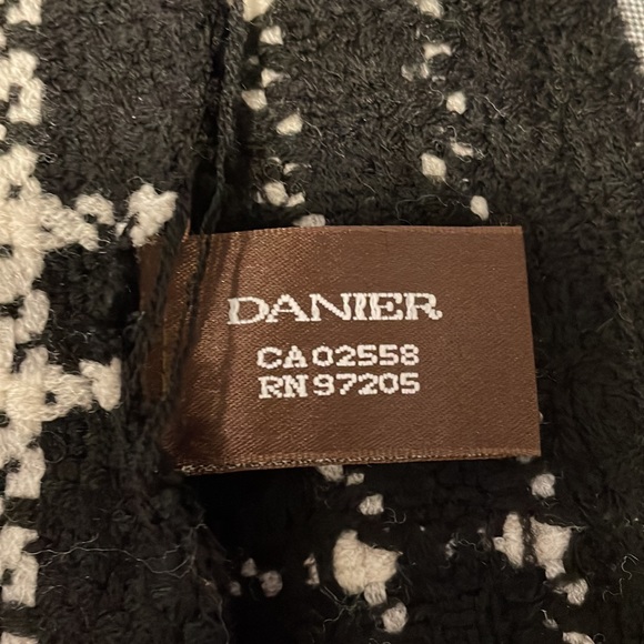 Danier 100% Wool Scarf - Picture 2 of 7